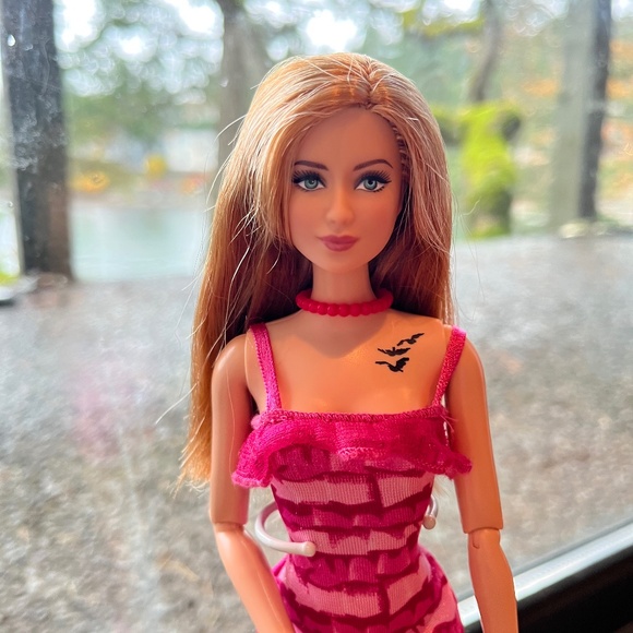 Barbie Doll 2014 Divergent Tris - Picture 1 of 8